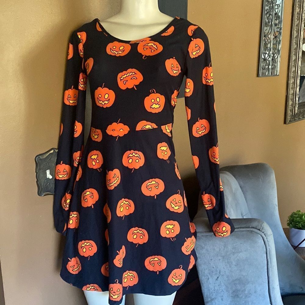 Halloween 🎃 Dress New with Tags! super cute!! Size Small